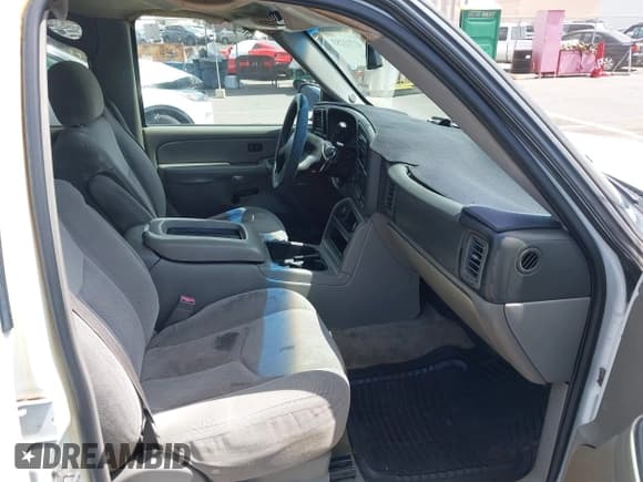 ✅ 2004 Chevrolet Tahoe LT • VIN: 1GNEC13Z34J217014 • Lot: 42711253. Listed on IAAI with 296,403 mi. Free auction sales archive from the USA and detailed vehicle history report at DreamBid. Image 5.