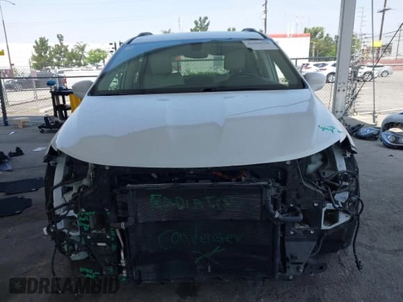 ✅ 2018 Chrysler Pacifica Hybrid Touring L • VIN: 2C4RC1L78JR172717 • Lot: 42444338. Listed on IAAI with 240,282 mi. Free auction sales archive from the USA and detailed vehicle history report at DreamBid. Image 6.