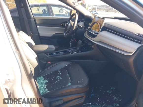 ✅ 2025 Jeep Compass Limited • VIN: 3C4NJDCN2ST613695 • Lot: 43774030. Wystawiony na IAAI z przebiegiem 7 217 mil. Bezpłatny archiwum sprzedaży aukcyjnych z USA i szczegółowy raport historii pojazdu na DreamBid. Zdjęcie 5.