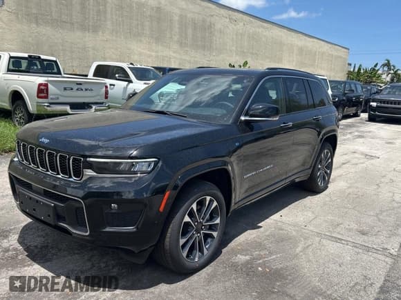 ✅ 2023 Jeep Grand Cherokee Overland • VIN: 1C4RJYD6XP8868844 • Lot: 67318045. Listed on Copart with 35 mi. Free auction sales archive from the USA and detailed vehicle history report at DreamBid. Image 2.