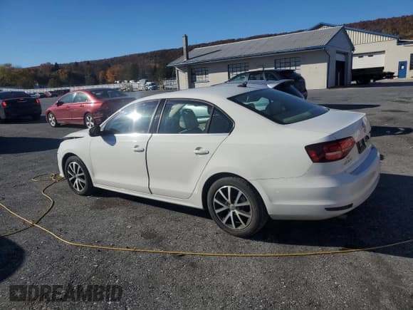 ✅ 2017 Volkswagen Jetta SE • VIN: 3VWB67AJ1HM294554 • Lot: 90369465. Wystawiony na Copart z przebiegiem 120 964 mil. Bezpłatny archiwum sprzedaży aukcyjnych z USA i szczegółowy raport historii pojazdu na DreamBid. Zdjęcie 2.