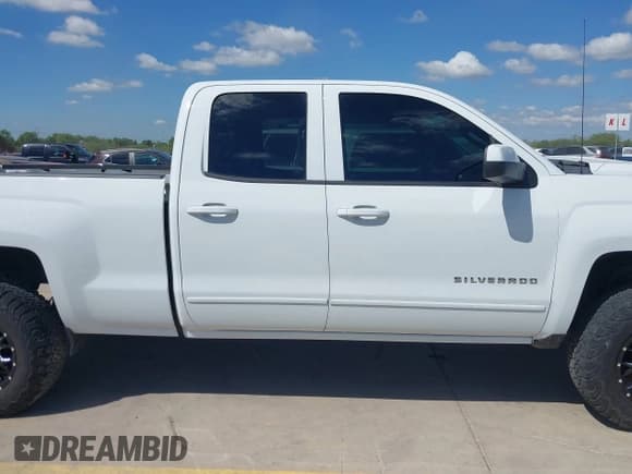 ✅ 2019 Chevrolet Silverado 1500 LT • VIN: 2GCVKPEC2K1108705 • Lot: 42206544. Wystawiony na IAAI z przebiegiem 84 871 mil. Bezpłatny archiwum sprzedaży aukcyjnych z USA i szczegółowy raport historii pojazdu na DreamBid. Zdjęcie 14.