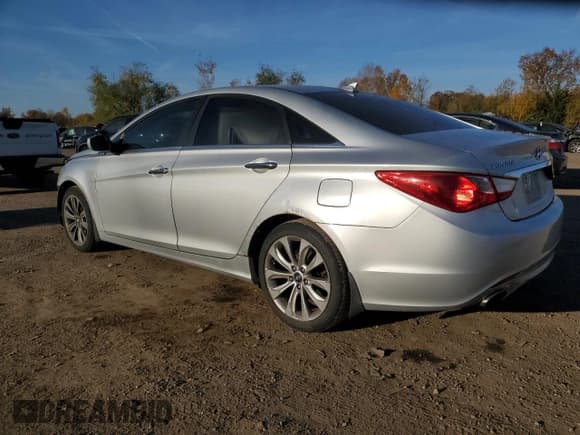 ✅ 2013 Hyundai Sonata SE • VIN: 5NPEC4AC2DH795655 • Lot: 76769834. Listed on Copart with 175,783 mi. Free auction sales archive from the USA and detailed vehicle history report at DreamBid. Image 2.