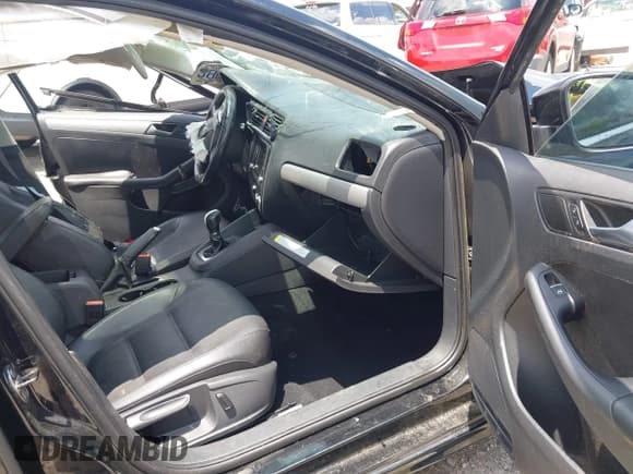 ✅ 2013 Volkswagen Jetta SE • VIN: 3VWDX7AJ8DM450914 • Lot: 42639911. Listed on IAAI with Not provided. Free auction sales archive from the USA and detailed vehicle history report at DreamBid. Image 5.