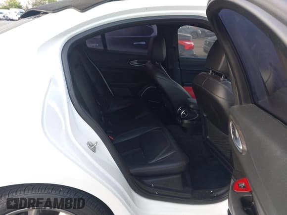 ✅ 2022 Alfa Romeo Giulia Veloce • VIN: ZARFAMBN7N7663299 • Lot: 43205301. Listed on IAAI with 75,191 mi. Free auction sales archive from the USA and detailed vehicle history report at DreamBid. Image 8.