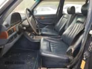 ✅ 1988 Mercedes-Benz 560 • VIN: WDBCA39D5JA386880 • Lot: 53676005. Listed on Copart with 206,155 mi. Free auction sales archive from the USA and detailed vehicle history report at DreamBid. Image 7.