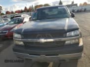 ✅ 2003 Chevrolet Silverado 2500HD LS • VIN: 1GCHK29U03E249694 • Lot: 87290335. Wystawiony na Copart z przebiegiem Nie podano. Bezpłatny archiwum sprzedaży aukcyjnych z USA i szczegółowy raport historii pojazdu na DreamBid. Zdjęcie 5.