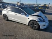 ✅ 2022 Tesla Model 3 • VIN: 5YJ3E1EA7NF122028 • Lot: 89657575. Wystawiony na Copart z przebiegiem 61 817 mil. Bezpłatny archiwum sprzedaży aukcyjnych z USA i szczegółowy raport historii pojazdu na DreamBid. Zdjęcie 4.