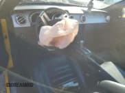 ✅ 2006 Ford Mustang GT Deluxe • VIN: 1ZVHT82H065248026 • Lot: 85558645. Wystawiony na Copart z przebiegiem 96 738 mil. Bezpłatny archiwum sprzedaży aukcyjnych z USA i szczegółowy raport historii pojazdu na DreamBid. Zdjęcie 8.