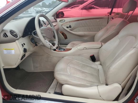 ✅ 2005 Mercedes-Benz CLK 500 • VIN: WDBTJ75J05F146020 • Лот: 69732064. Опубликован ранее на Copart с пробегом 136 463 миль. Бесплатный доступ к архиву аукционных продаж из США и подробный отчёт об истории автомобиля на DreamBid. Изображение 7.