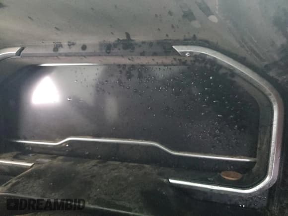 ✅ 2022 GMC Sierra 1500 • VIN: 3GTUUGETXNG617281 • Lot: 73015854. Wystawiony na Copart z przebiegiem Nie podano. Bezpłatny archiwum sprzedaży aukcyjnych z USA i szczegółowy raport historii pojazdu na DreamBid. Zdjęcie 9.