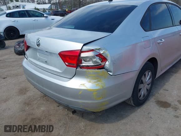 ✅ 2013 Volkswagen Passat Wolfsburg Edition • VIN: 1VWAH7A37DC132561 • Лот: 41913353. Опубликован ранее на IAAI с пробегом 125 709 миль. Бесплатный доступ к архиву аукционных продаж из США и подробный отчёт об истории автомобиля на DreamBid. Изображение 6.