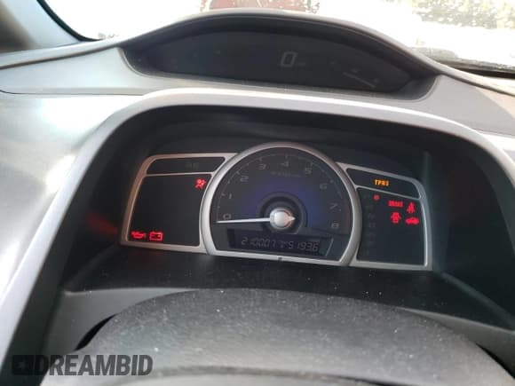 ✅ 2010 Honda Civic LX • VIN: 19XFA1F57AE081121 • Lot: 91132085. Wystawiony na Copart z przebiegiem 210 007 mil. Bezpłatny archiwum sprzedaży aukcyjnych z USA i szczegółowy raport historii pojazdu na DreamBid. Zdjęcie 9.