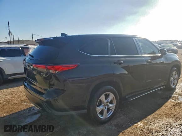 ✅ 2022 Toyota Highlander LE • VIN: 5TDZZRAH2NS108081 • Lot: 94921375. Listed on Copart with 98,256 mi. Free auction sales archive from the USA and detailed vehicle history report at DreamBid. Image 3.