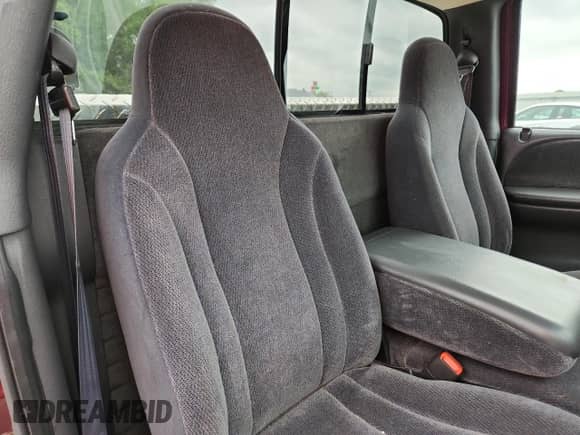 2000 Dodge Dakota Sport z VIN 1B7GG26N5YS650791, wystawiony jako Copart lot #63601765 z przebiegiem 80 841 mil mil oraz Szkoda całkowita • Salvage title. Historia ofert i sprzedaży dostępna na DreamBid. Obrazek 10.