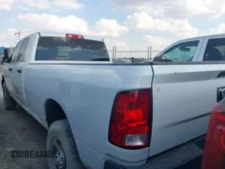 ✅ 2018 Ram 2500 Tradesman • VIN: 3C6UR5HL5JG307364 • Lot: 43302271. Wystawiony na IAAI z przebiegiem 213 912 mil. Bezpłatny archiwum sprzedaży aukcyjnych z USA i szczegółowy raport historii pojazdu na DreamBid. Zdjęcie 3.