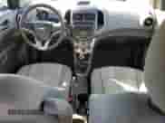 2013 Chevrolet Sonic LT с VIN 1G1JD6SH1D4213156, выставлен на аукционе Copart как лот 43438135 с пробегом 86 625 миль миль и Списание • Salvage title. История ставок и продаж доступна на DreamBid. Изображение 8.