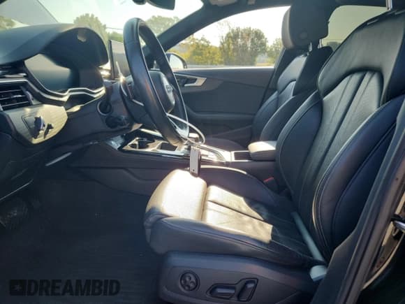 ✅ 2020 Audi A4 Premium Plus • VIN: WAUENAF49LA038653 • Lot: 72059015. Wystawiony na Copart z przebiegiem 76 439 mil. Bezpłatny archiwum sprzedaży aukcyjnych z USA i szczegółowy raport historii pojazdu na DreamBid. Zdjęcie 7.