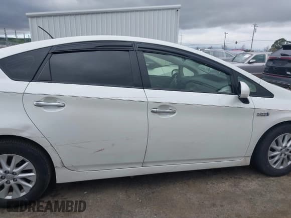 ✅ 2014 Toyota Prius • VIN: JTDKN3DP7E3055943 • Lot: 41626102. Listed on IAAI with 100,885 mi. Free auction sales archive from the USA and detailed vehicle history report at DreamBid. Image 13.