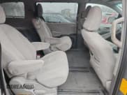 ✅ 2013 Toyota Sienna LE • VIN: 5TDKK3DC8DS291357 • Lot: 93316515. Wystawiony na Copart z przebiegiem 136 904 mil. Bezpłatny archiwum sprzedaży aukcyjnych z USA i szczegółowy raport historii pojazdu na DreamBid. Zdjęcie 11.