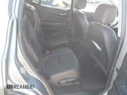 ✅ 2023 GMC Acadia SLT • VIN: 1GKKNML43PZ186224 • Lot: 43471725. Wystawiony na IAAI z przebiegiem 58 236 mil. Bezpłatny archiwum sprzedaży aukcyjnych z USA i szczegółowy raport historii pojazdu na DreamBid. Zdjęcie 8.