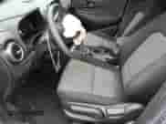 2019 Hyundai Kona SE z VIN KM8K12AA9KU231026, wystawiony jako Copart lot #69790512 z przebiegiem 24 535 mil mil oraz . Historia ofert i sprzedaży dostępna na DreamBid. Obrazek 7.