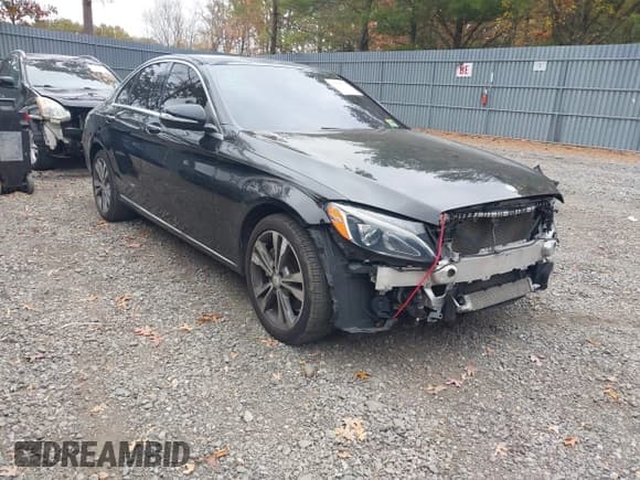 ✅ 2015 Mercedes-Benz C 300 Luxury • VIN: 55SWF4KBXFU008534 • Lot: 43556728. Wystawiony na IAAI z przebiegiem 118 139 mil. Bezpłatny archiwum sprzedaży aukcyjnych z USA i szczegółowy raport historii pojazdu na DreamBid. Zdjęcie 1.