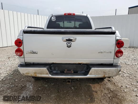 ✅ 2008 Dodge 1500 Laramie • VIN: 1D7HU18228J138265 • Лот: 70914764. Опубликован ранее на Copart с пробегом 237 005 миль. Бесплатный доступ к архиву аукционных продаж из США и подробный отчёт об истории автомобиля на DreamBid. Изображение 6.