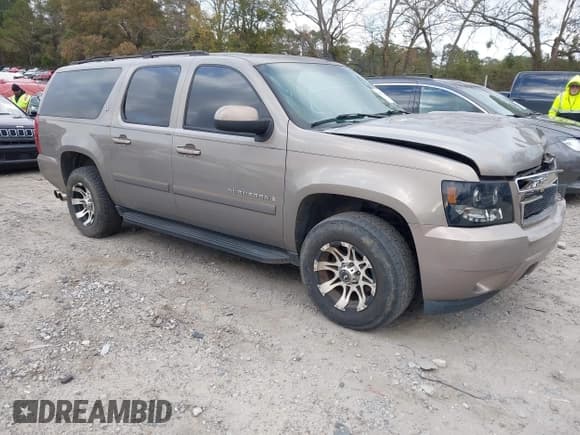 ✅ 2007 Chevrolet Suburban LTZ • VIN: 1GNFC16077J326498 • Lot: 43657422. Listed on IAAI with 252,671 mi. Free auction sales archive from the USA and detailed vehicle history report at DreamBid. Image 1.