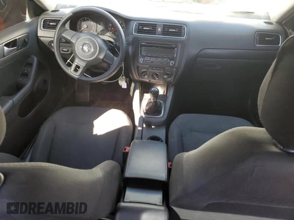 ✅ 2014 Volkswagen Jetta • VIN: 3VW1K7AJXEM442543 • Lot: 84704455. Wystawiony na Copart z przebiegiem 126 324 mil. Bezpłatny archiwum sprzedaży aukcyjnych z USA i szczegółowy raport historii pojazdu na DreamBid. Zdjęcie 8.