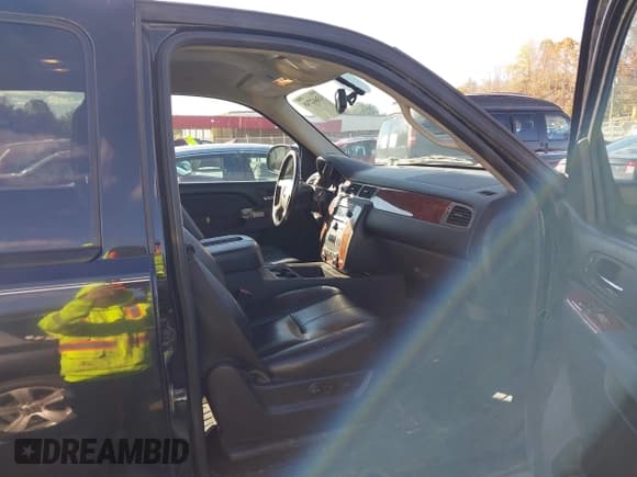 ✅ 2013 Chevrolet Suburban LT • VIN: 1GNSCJE0XDR292554 • Лот: 43662748. Опубликован ранее на IAAI с пробегом 233 084 миль. Бесплатный доступ к архиву аукционных продаж из США и подробный отчёт об истории автомобиля на DreamBid. Изображение 5.