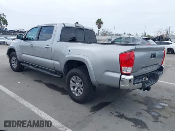 ✅ 2017 Toyota Tacoma SR5 • VIN: 3TMBZ5DN6HM010221 • Lot: 42047434. Listed on IAAI with 88,170 mi. Free auction sales archive from the USA and detailed vehicle history report at DreamBid. Image 3.