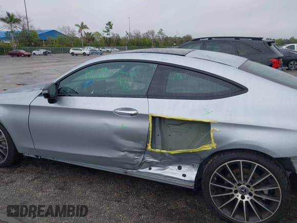 ✅ 2022 Mercedes-Benz C 300 • VIN: W1KWJ8DB7NG115264 • Lot: 41353889. Listed on IAAI with 24,361 mi. Free auction sales archive from the USA and detailed vehicle history report at DreamBid. Image 6.