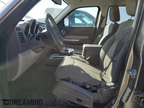 2007 Dodge Nitro SLT z VIN 1D8GT58K17W733840, wystawiony jako Copart lot #73431434 z przebiegiem 218 353 mil mil oraz Szkoda całkowita • Salvage title. Historia ofert i sprzedaży dostępna na DreamBid. Obrazek 7.