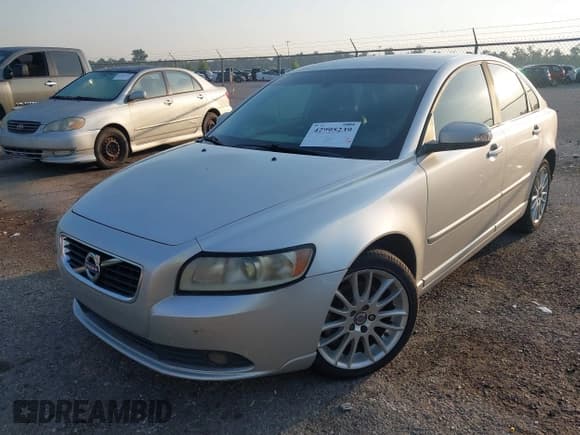✅ 2011 Volvo S40 • VIN: YV1672MS6B2547210 • Lot: 42995239. Listed on IAAI with 177,457 mi. Free auction sales archive from the USA and detailed vehicle history report at DreamBid. Image 2.