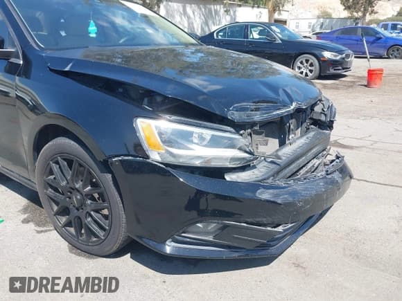 ✅ 2016 Volkswagen Jetta SEL • VIN: 3VWL17AJXGM211141 • Lot: 43153216. Wystawiony na IAAI z przebiegiem 120 238 mil. Bezpłatny archiwum sprzedaży aukcyjnych z USA i szczegółowy raport historii pojazdu na DreamBid. Zdjęcie 17.