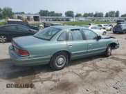 ✅ 1997 Ford Crown Victoria • VIN: 2FALP73W3VX232351 • Lot: 60196655. Wystawiony na Copart z przebiegiem 218 587 mil. Bezpłatny archiwum sprzedaży aukcyjnych z USA i szczegółowy raport historii pojazdu na DreamBid. Zdjęcie 3.