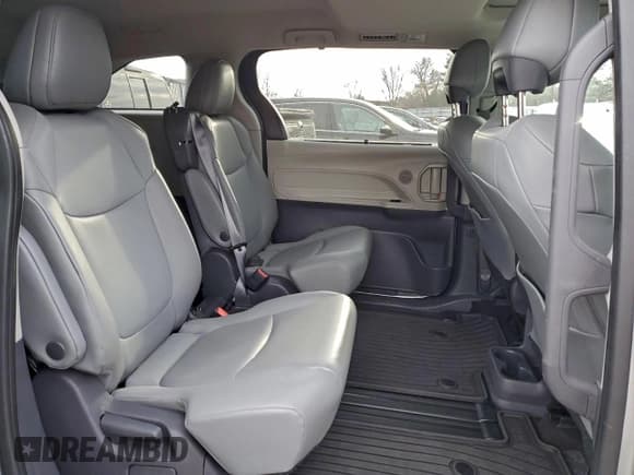 ✅ 2021 Toyota Sienna XLE • VIN: 5TDJRKEC6MS015873 • Lot: 95621375. Listed on Copart with 65,392 mi. Free auction sales archive from the USA and detailed vehicle history report at DreamBid. Image 11.