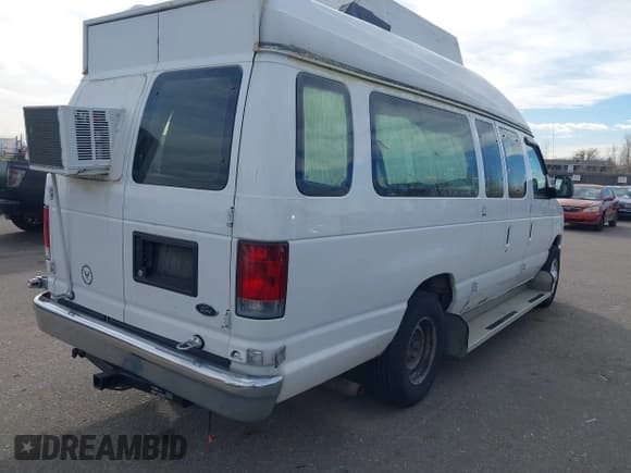 ✅ 2011 Ford Econoline Passenger XL • VIN: 1FBSS3BL3BDA28502 • Lot: 43770976. Wystawiony na IAAI z przebiegiem 105 192 mil. Bezpłatny archiwum sprzedaży aukcyjnych z USA i szczegółowy raport historii pojazdu na DreamBid. Zdjęcie 4.