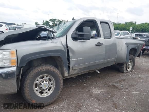 ✅ 2008 Chevrolet Silverado 2500HD 1LT • VIN: 1GCHK29698E151210 • Lot: 42301136. Wystawiony na IAAI z przebiegiem 281 091 mil. Bezpłatny archiwum sprzedaży aukcyjnych z USA i szczegółowy raport historii pojazdu na DreamBid. Zdjęcie 16.