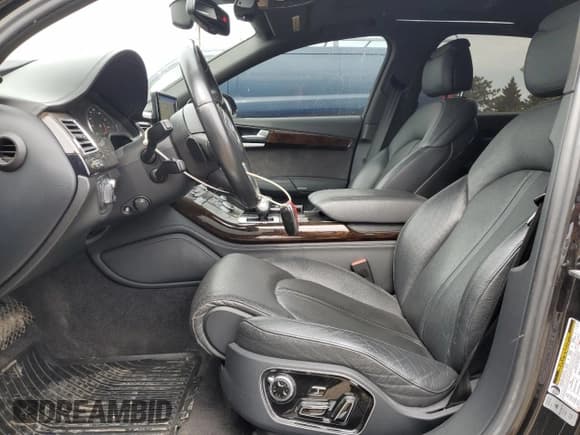 ✅ 2015 Audi A8 4.0T • VIN: WAU32AFDXFN032910 • Lot: 80188915. Wystawiony na Copart z przebiegiem 73 178 mil. Bezpłatny archiwum sprzedaży aukcyjnych z USA i szczegółowy raport historii pojazdu na DreamBid. Zdjęcie 7.