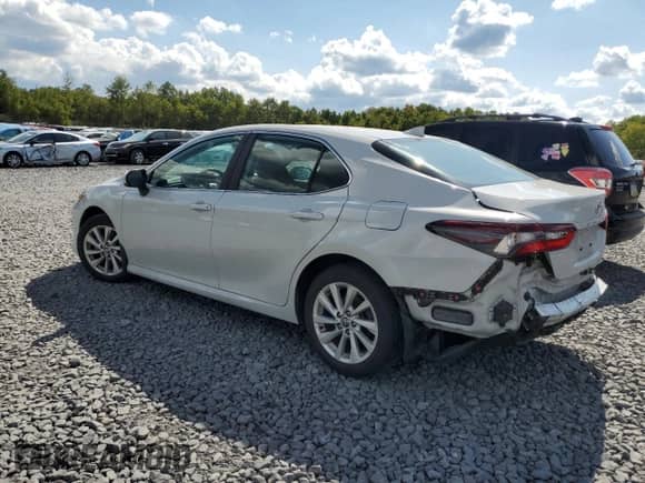 2022 Toyota Camry LE with VIN 4T1R11BK5NU055998, listed as a Copart auction lot 71433375 with 42,943 mi miles and Salvage title. Bid and sale history available at DreamBid. Image 2.