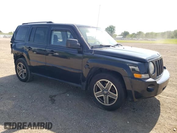 ✅ 2008 Jeep Patriot Sport • VIN: 1J8FF28W48D792325 • Lot: 61400595. Listed on Copart with 129,946 mi. Free auction sales archive from the USA and detailed vehicle history report at DreamBid. Image 4.