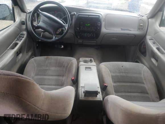 ✅ 2000 Ford Explorer XLS • VIN: 1FMZU62XXYZB33375 • Lot: 69896614. Wystawiony na Copart z przebiegiem 281 805 mil. Bezpłatny archiwum sprzedaży aukcyjnych z USA i szczegółowy raport historii pojazdu na DreamBid. Zdjęcie 8.