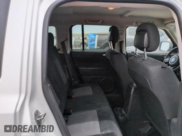 ✅ 2014 Jeep Patriot Latitude • VIN: 1C4NJRFB0ED760056 • Lot: 58931465. Listed on Copart with 192,469 mi. Free auction sales archive from the USA and detailed vehicle history report at DreamBid. Image 10.