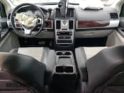 ✅ 2010 Chrysler Town & Country Touring Plus • VIN: 2A4RR8DX0AR494185 • Lot: 68684335. Wystawiony na Copart z przebiegiem 131 904 mil. Bezpłatny archiwum sprzedaży aukcyjnych z USA i szczegółowy raport historii pojazdu na DreamBid. Zdjęcie 8.