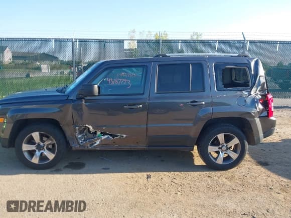✅ 2017 Jeep Patriot High Altitude • VIN: 1C4NJRFB2HD155301 • Lot: 43187793. Wystawiony na IAAI z przebiegiem 111 676 mil. Bezpłatny archiwum sprzedaży aukcyjnych z USA i szczegółowy raport historii pojazdu na DreamBid. Zdjęcie 6.