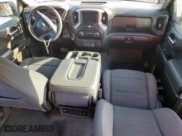 ✅ 2023 Chevrolet Silverado 1500 Custom • VIN: 1GCPABEK0PZ139861 • Lot: 71913635. Wystawiony na Copart z przebiegiem 43 641 mil. Bezpłatny archiwum sprzedaży aukcyjnych z USA i szczegółowy raport historii pojazdu na DreamBid. Zdjęcie 8.