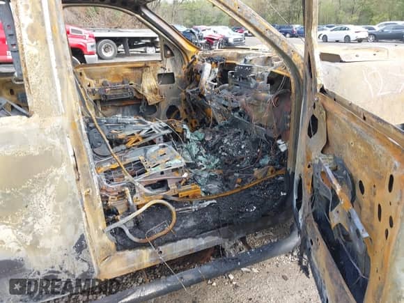 2011 Chevrolet Silverado 2500HD LT z VIN 1GC2KXCG6BZ138869, wystawiony jako IAAI lot #43311272 z przebiegiem Nie podano mil oraz . Historia ofert i sprzedaży dostępna na DreamBid. Obrazek 5.