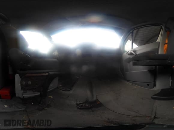 ✅ 2015 Mercedes-Benz Sprinter Cargo EXT • VIN: WD3PE8DBXFP136415 • Lot: 43326501. Wystawiony na IAAI z przebiegiem 245 622 mil. Bezpłatny archiwum sprzedaży aukcyjnych z USA i szczegółowy raport historii pojazdu na DreamBid. Zdjęcie 18.